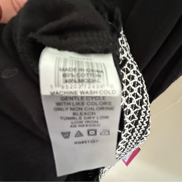 NWT Vince Camuto Faux Wrap Top - Picture 5 of 5